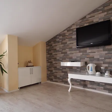 Romance 3* מרמריס