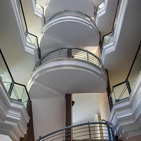 Romance מלון מרמריס